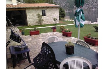 Muntenegru Privát Risan, Exteriorul